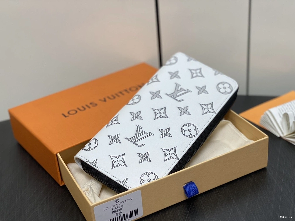 cm VUITTON WALLET-10*20*2 LOUIS ZIPPY 0818